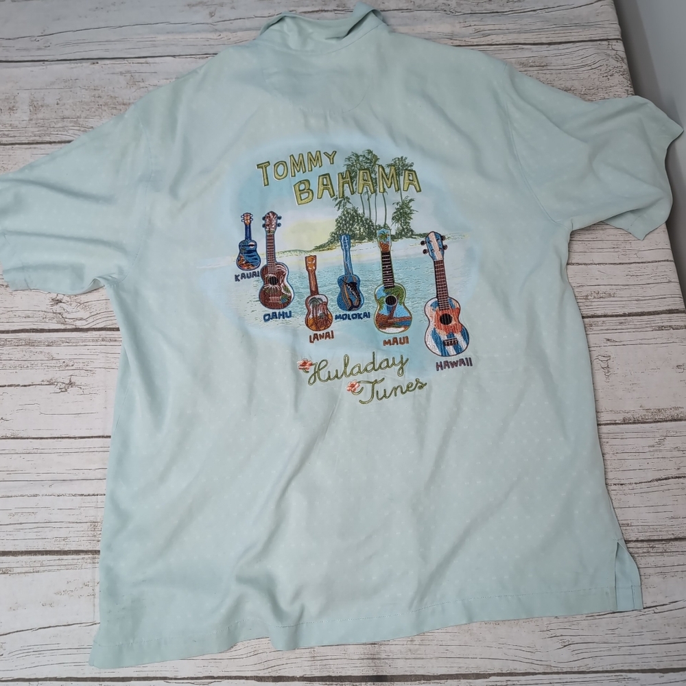 Tommy Bahama Light Blue Silk Embroidered Button Up Shirt Size Large